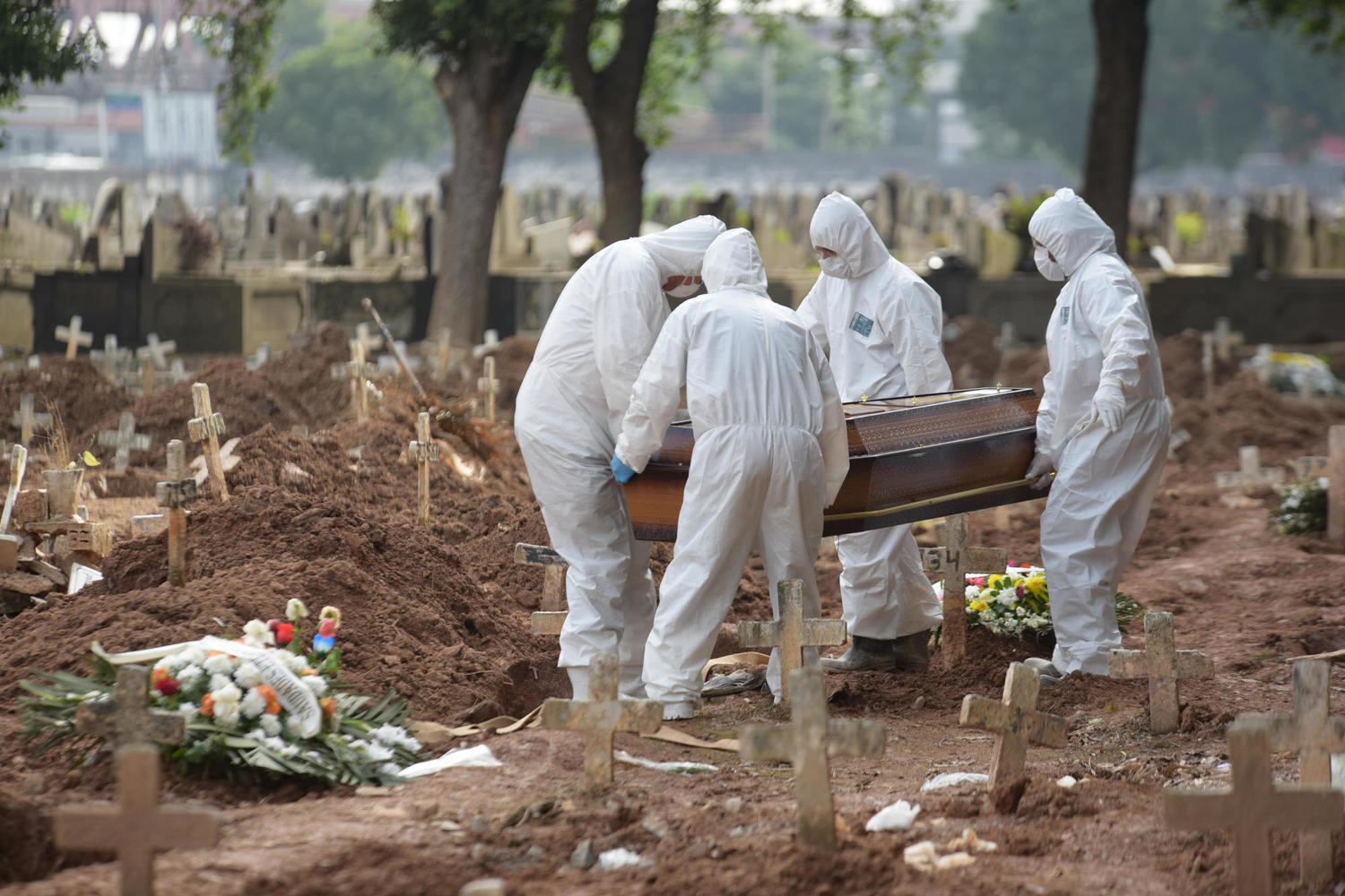 похороны жертвы COVID-19 в Рио де-Жанейро