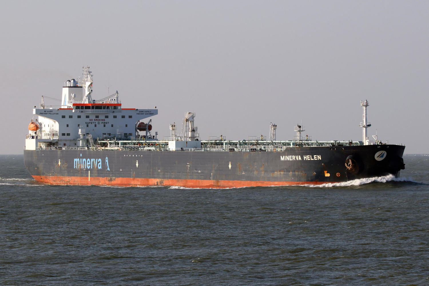 Названо судно, подозреваемое в сливе нефти возле Израиля