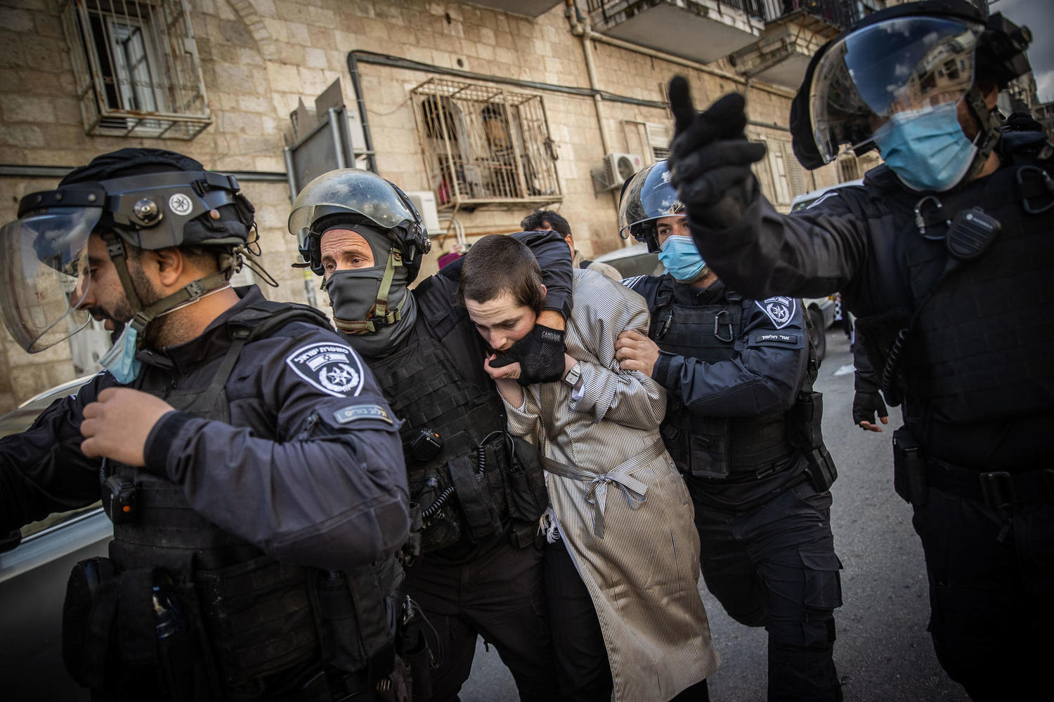 Арестовано 14 подозреваемых в нападении на арабского водителя в Иерусалиме