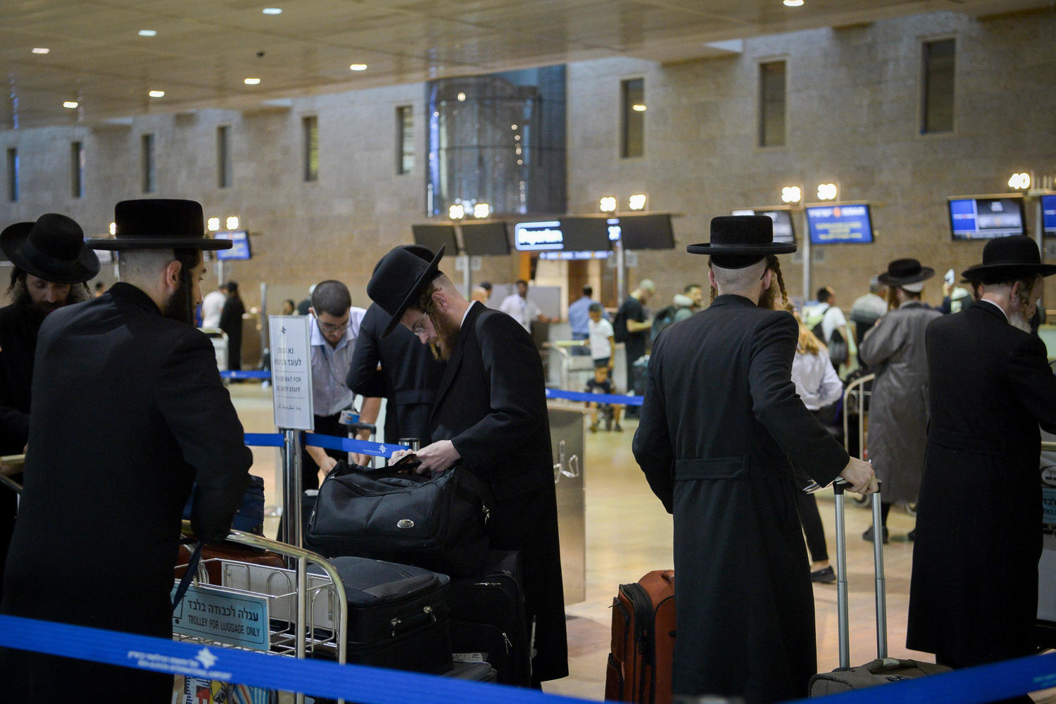 Первыми за границу полетят религиозные: Израиль договорился с Украиной