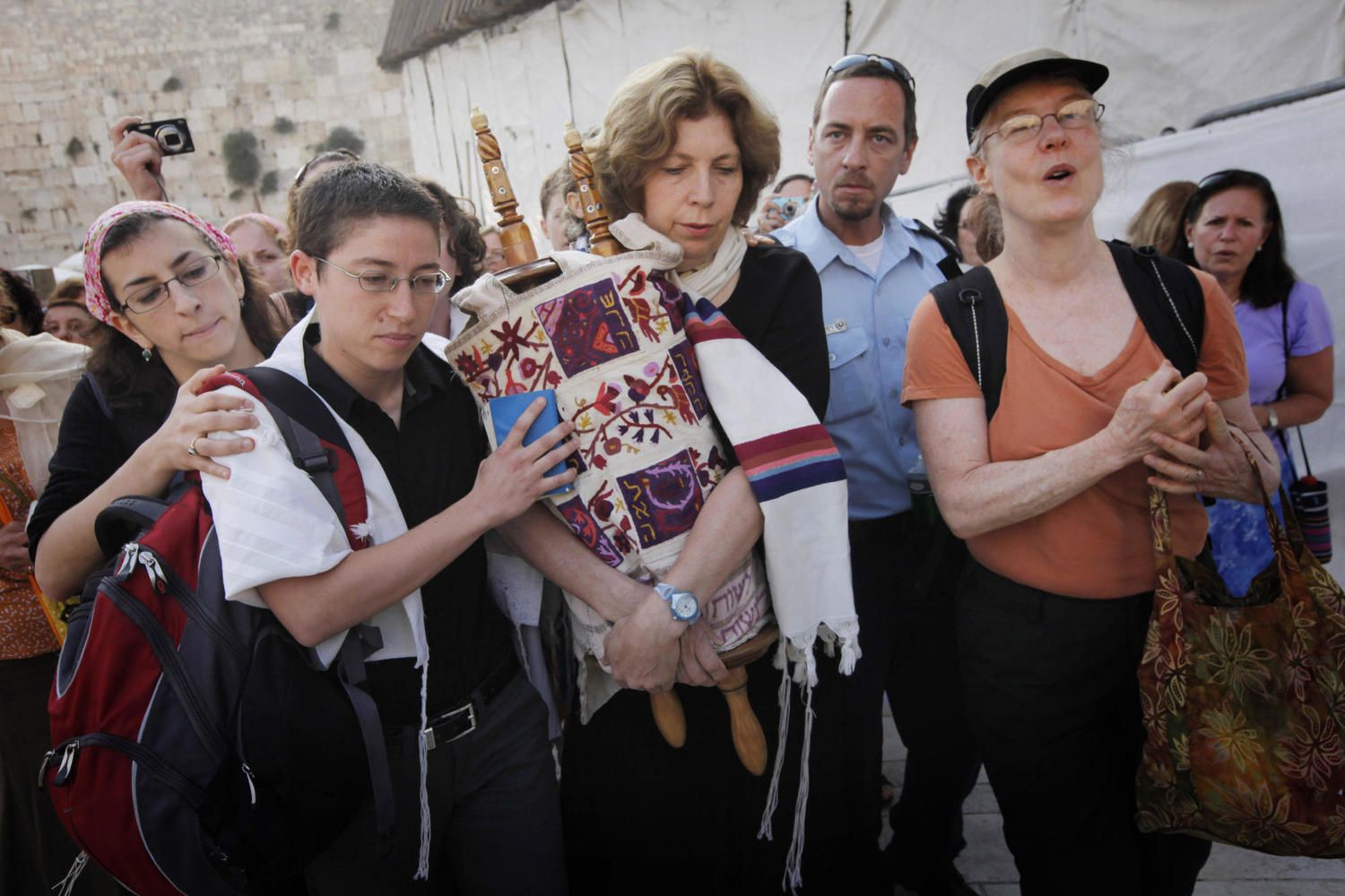 Переполох у Стены Плача: Гилад Карив помог «Женщинам Стены» помолиться