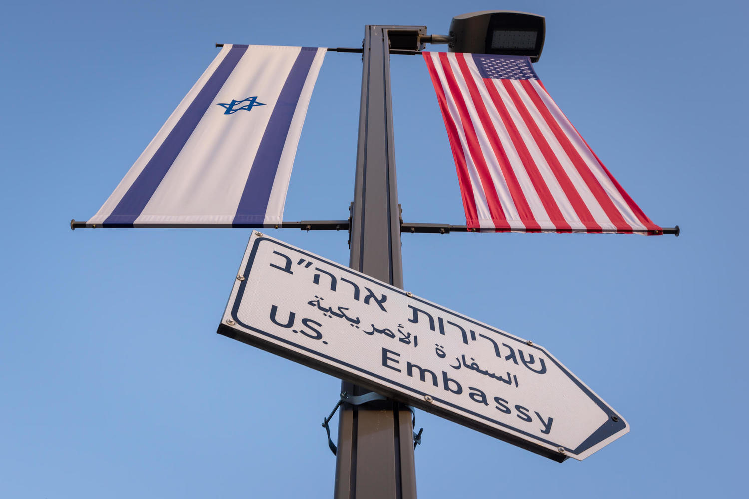 Большинство американцев поддерживают Израиль, но растут симпатии к палестинцам