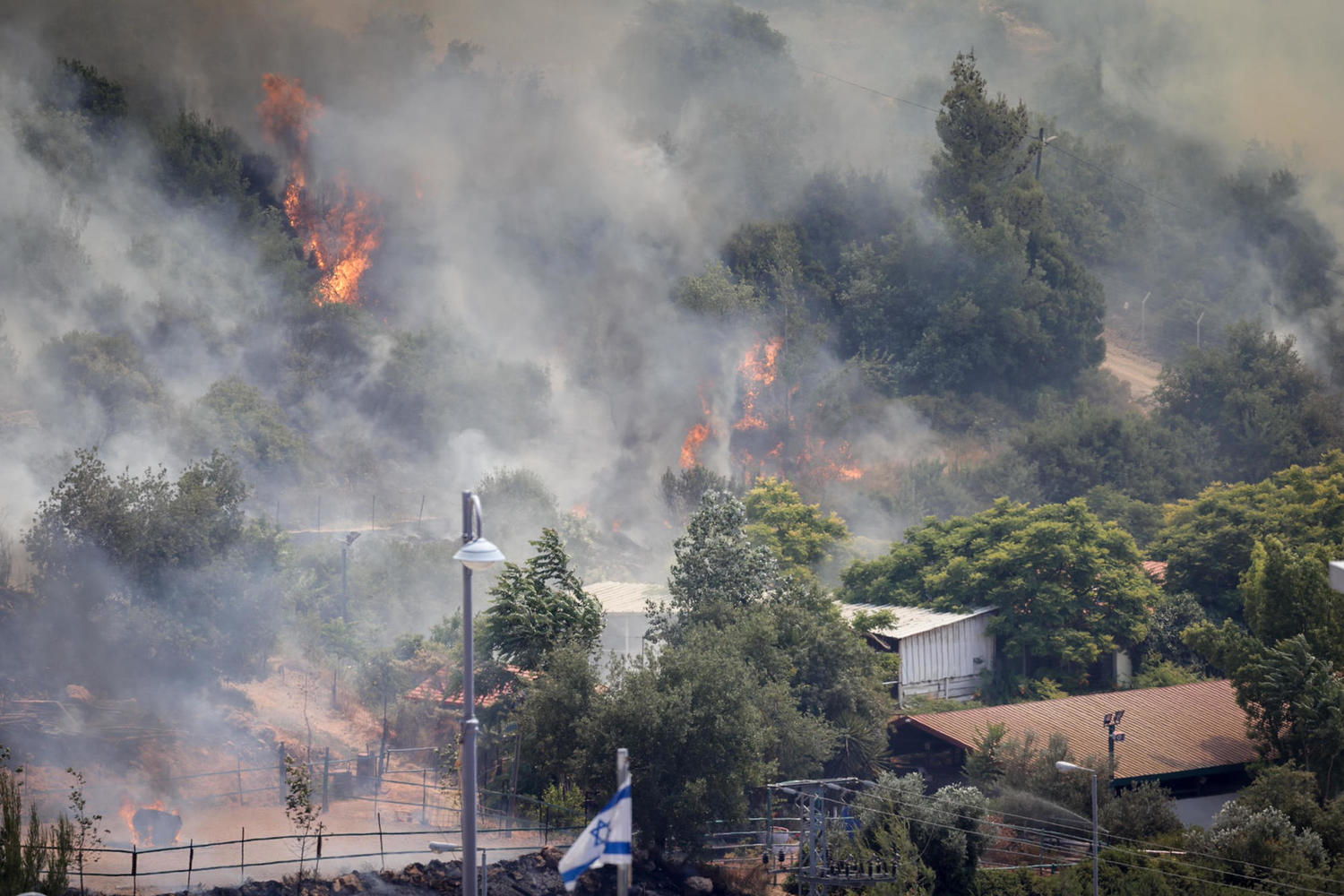 Сильный лесной пожар  под Иерусалимом, эвакуированы жители Цур Адасса