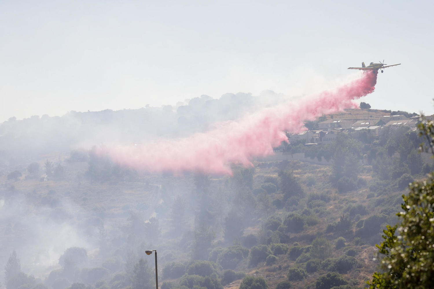 Огромный пожар в иерусалимских горах: огонь приближается к поселениям