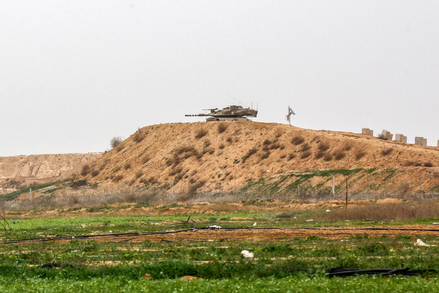 Из ЦАХАЛа уволили командира и бойца, виновных в танковой стрельбе по палестинцам