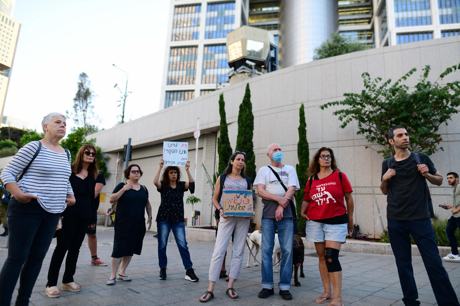 Протестанты в Тель-Авиве требуют гласного расследования инцидента.