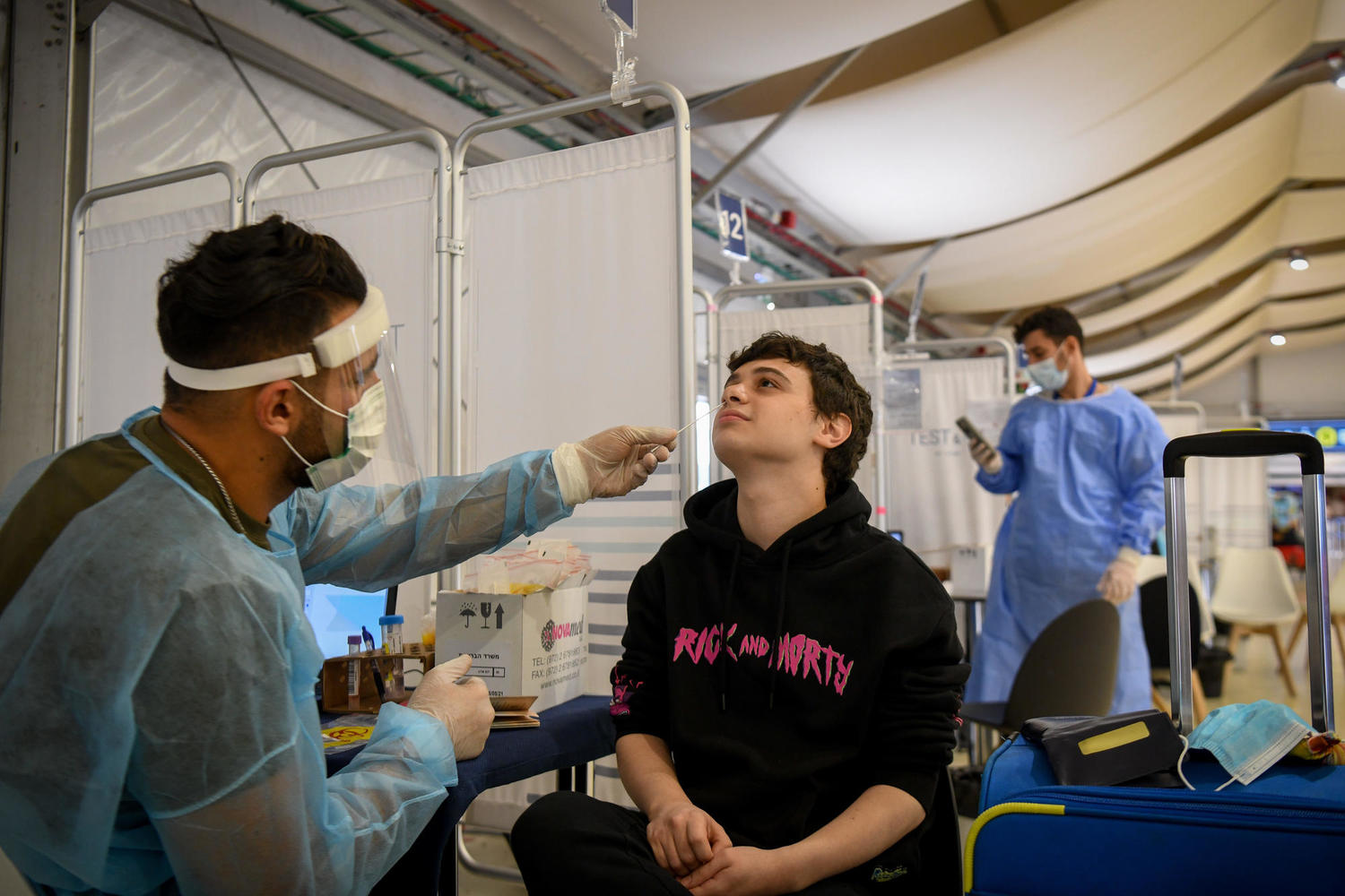 В Израиле 730 новых пациентов за сутки, 65 вернулись из-за границы