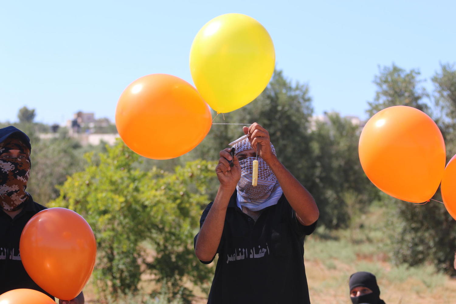 Процесс запуска шаров из сектора Газа