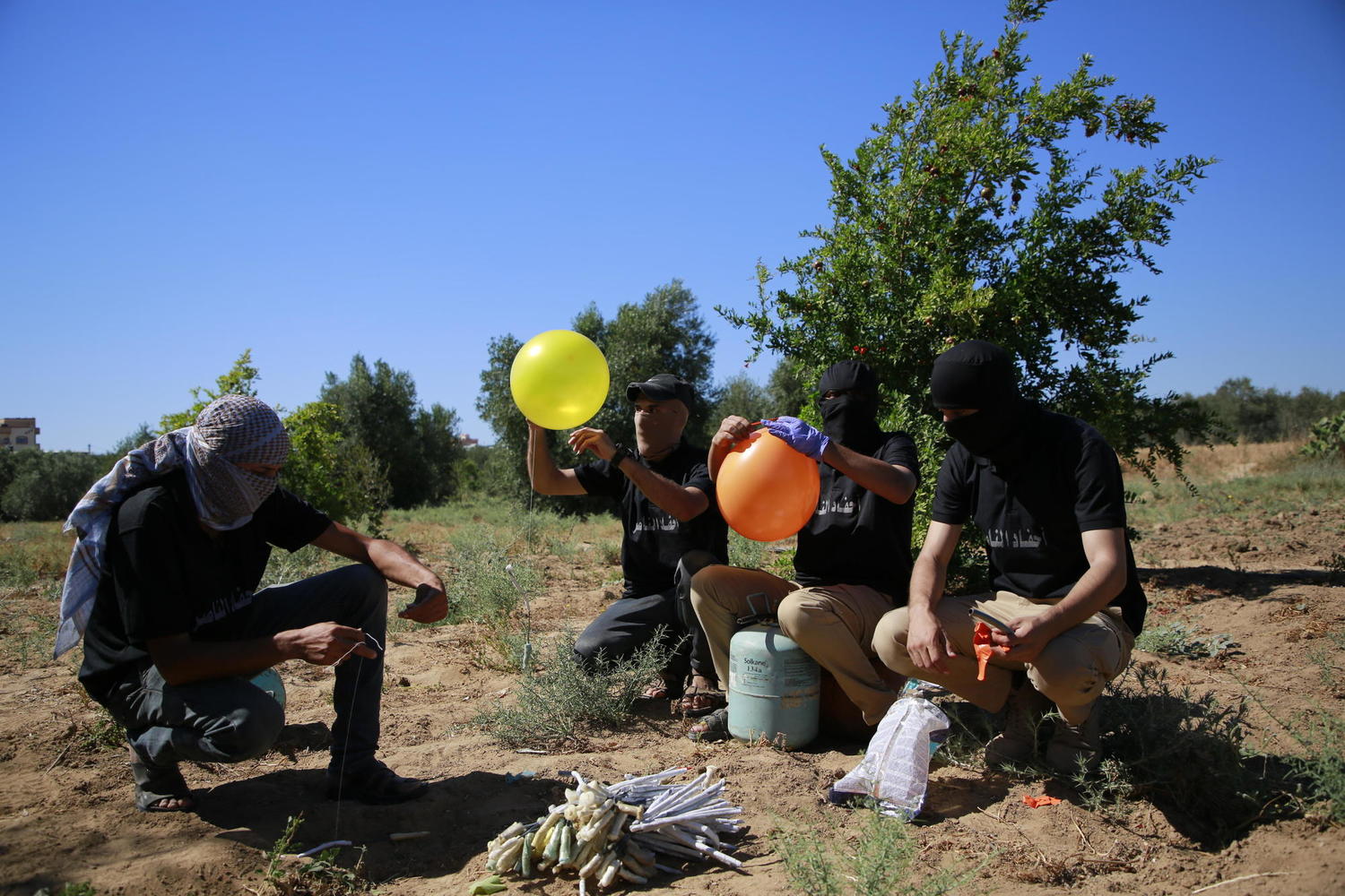Запуск шаров из района города Газа.
