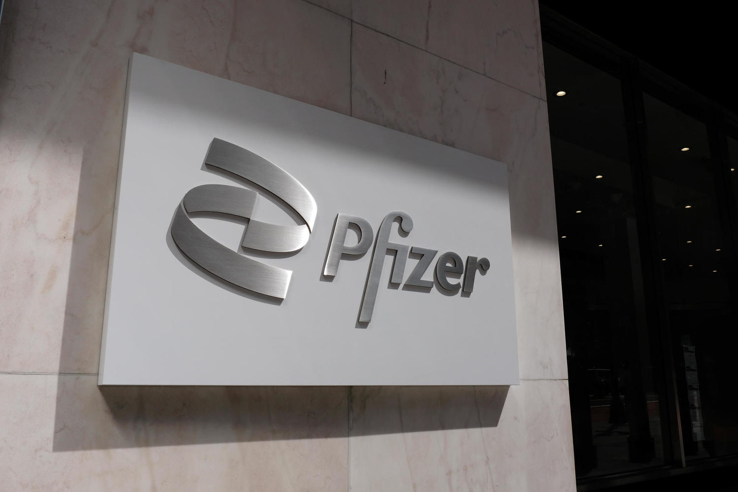 Полное одобрение вакцины Pfizer ожидается в сентябре