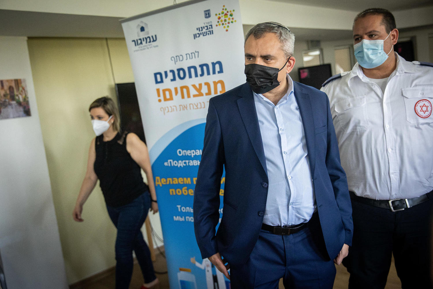 министр Элькин в центре вакцинации в хостеле Амигур, Иерусалим