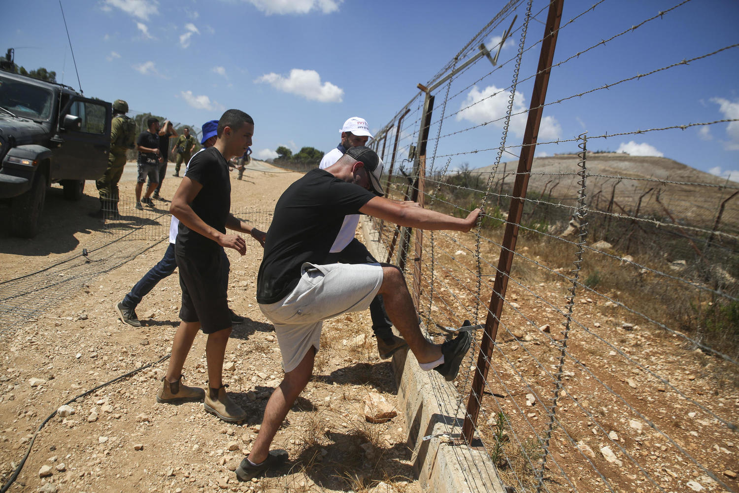 Акция протеста израильских фермеров на границе с Ливаном
