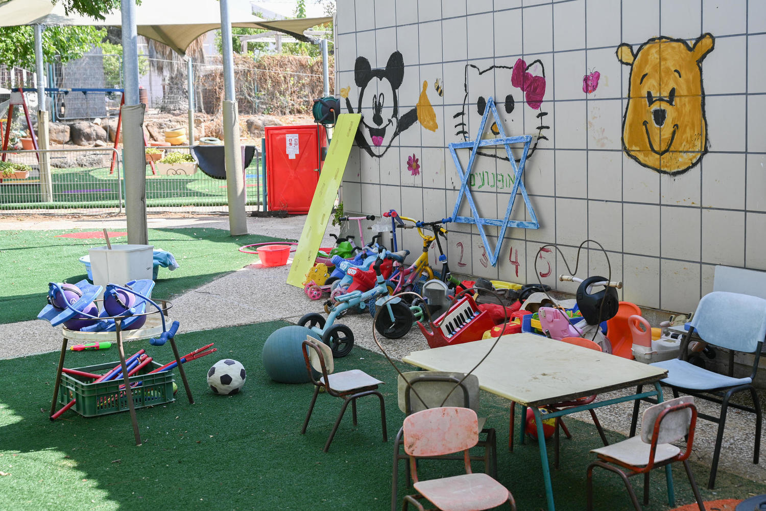 Невакцинированную воспитательницу изгнали из детского сада в Хайфе