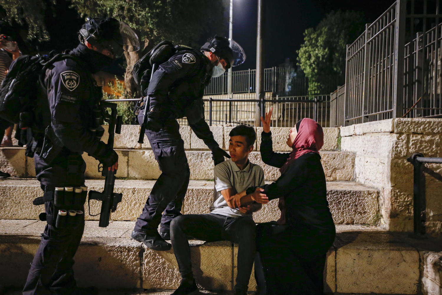 Ганц призывает полицию и армию не причинять вред палестинцам при поиске сбежавших террористов