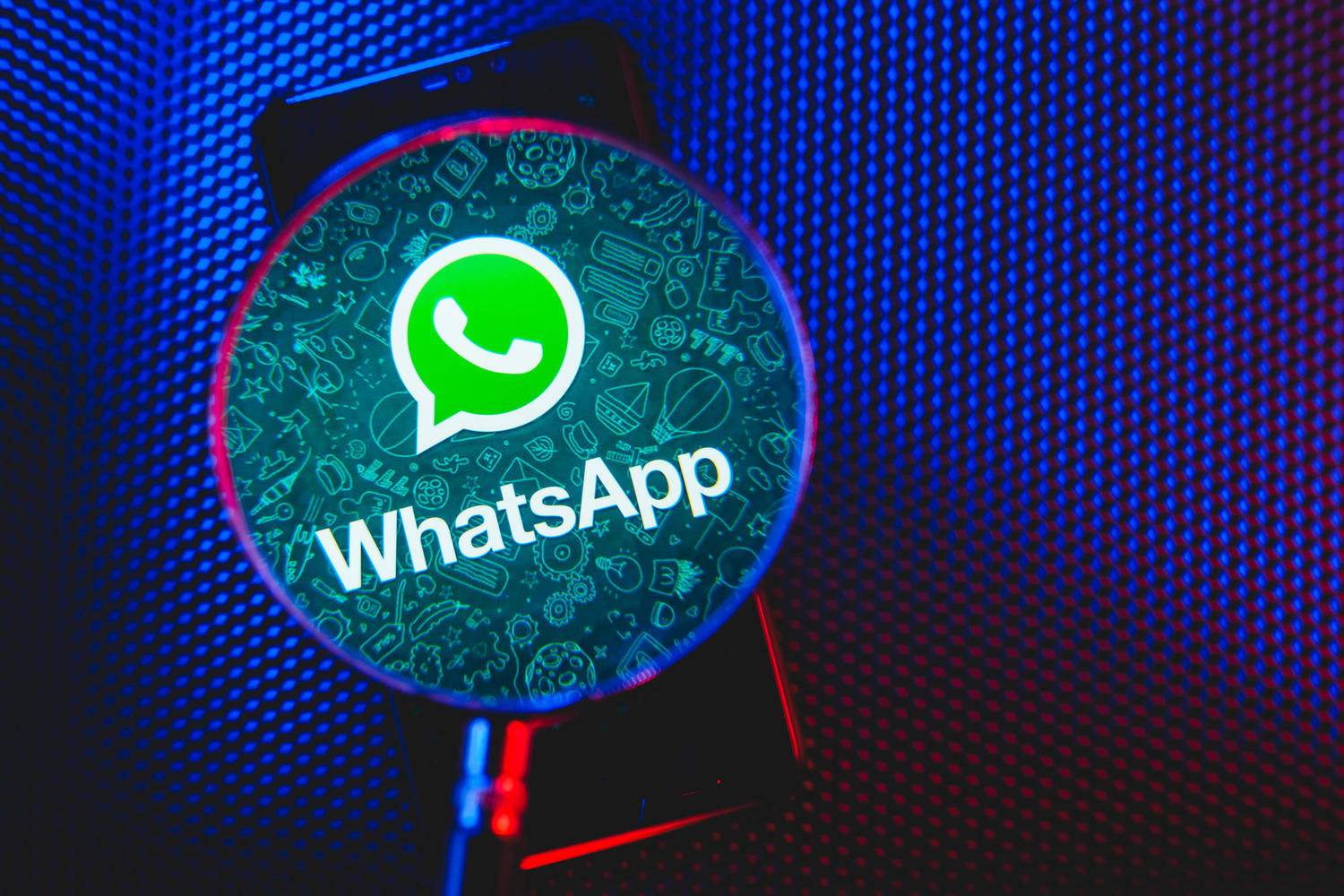 Владельцы WhatsApp признались в чтении переписки пользователей