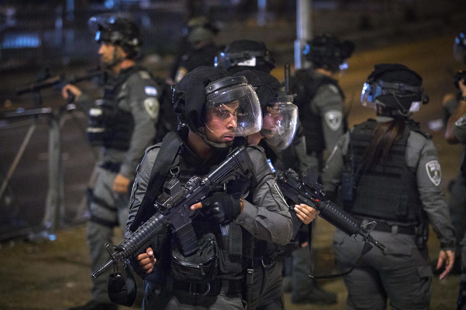Силы полиции во время столкновений у Шхемских ворот в мае 2021 года