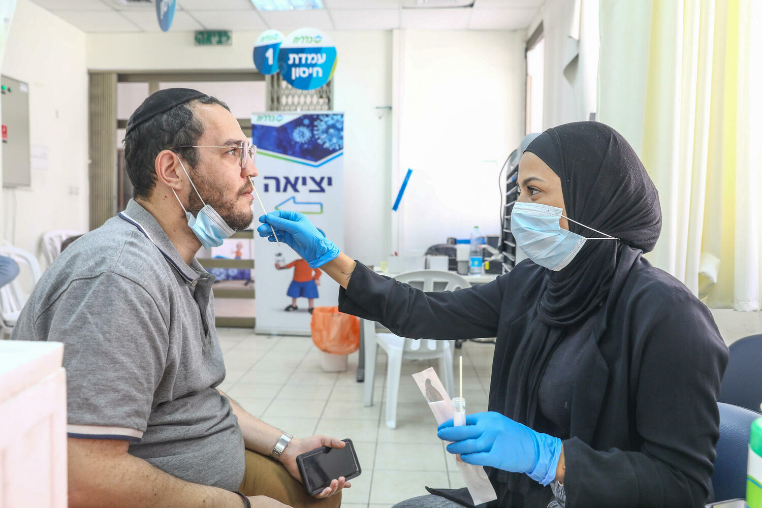 В Израиле 539 новых пациентов, количество тяжелых больных остается стабильным