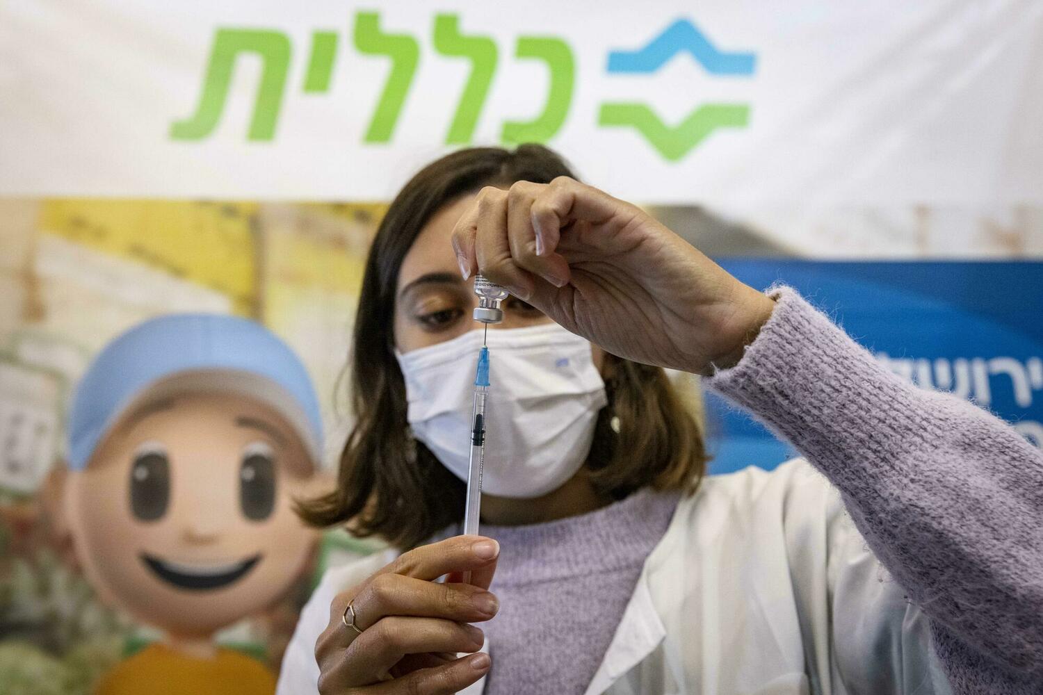 Израиль первым в мире начнет «бустерную» вакцинацию подростков 12-15 лет