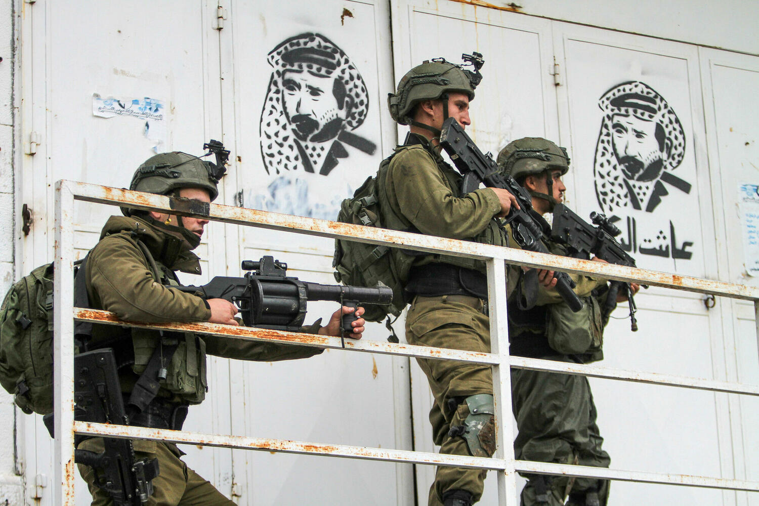 солдаты ЦАХАЛа в палестинской деревне