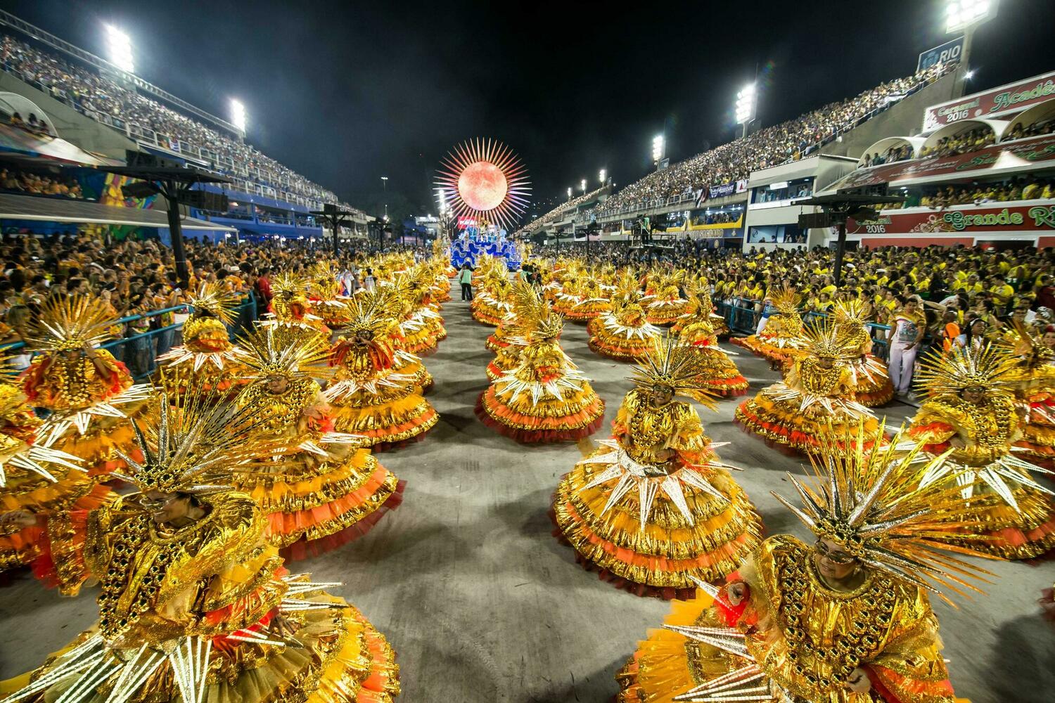Бразильский карнавал перенесли на апрель из-за пандемии