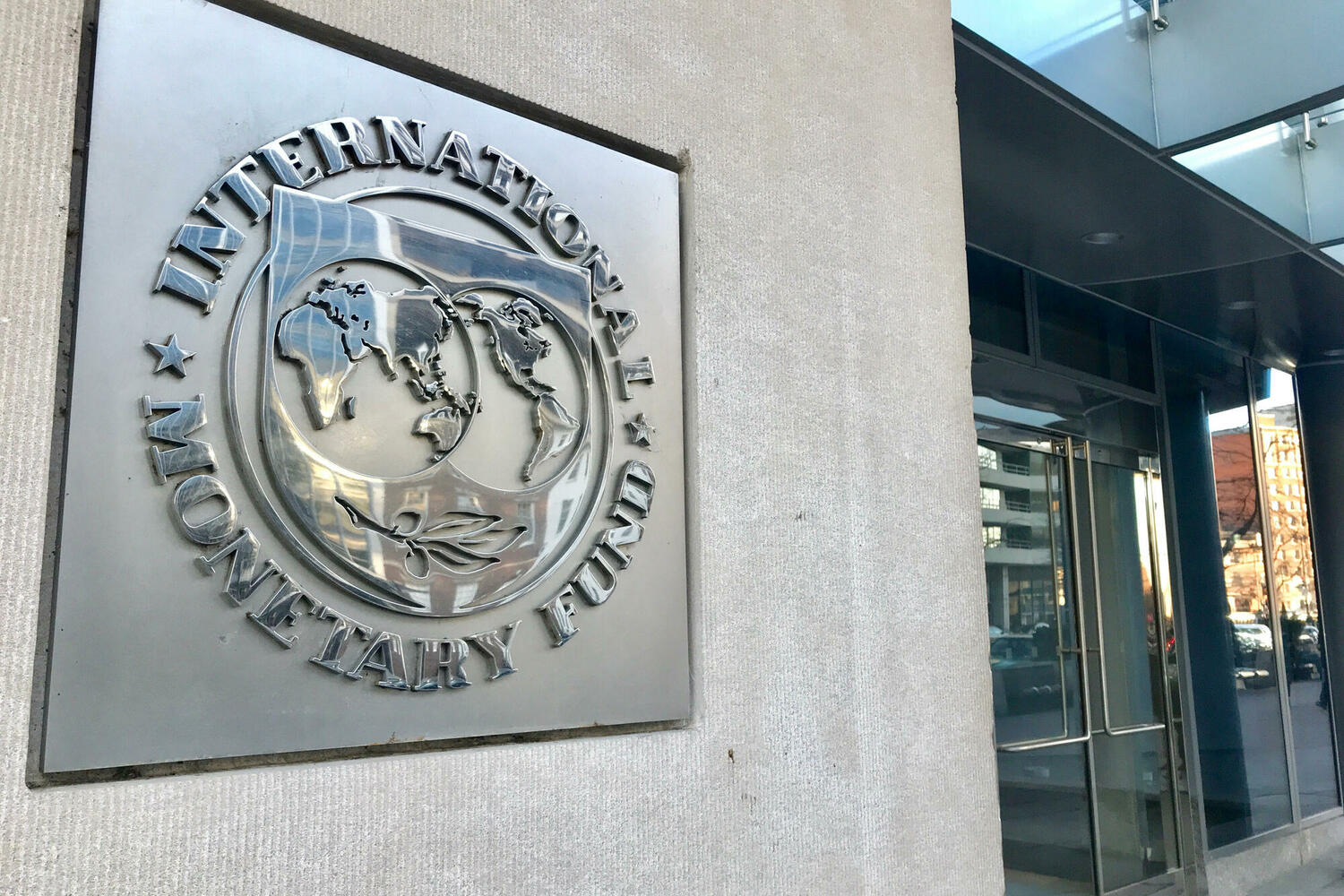 МВФ опубликовал пессимистический прогноз роста мировой экономики