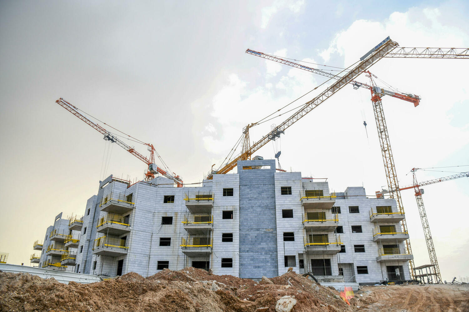 Комиссия Кнессета утвердила законопроект Кушнира, снижающий цены на новые квартиры