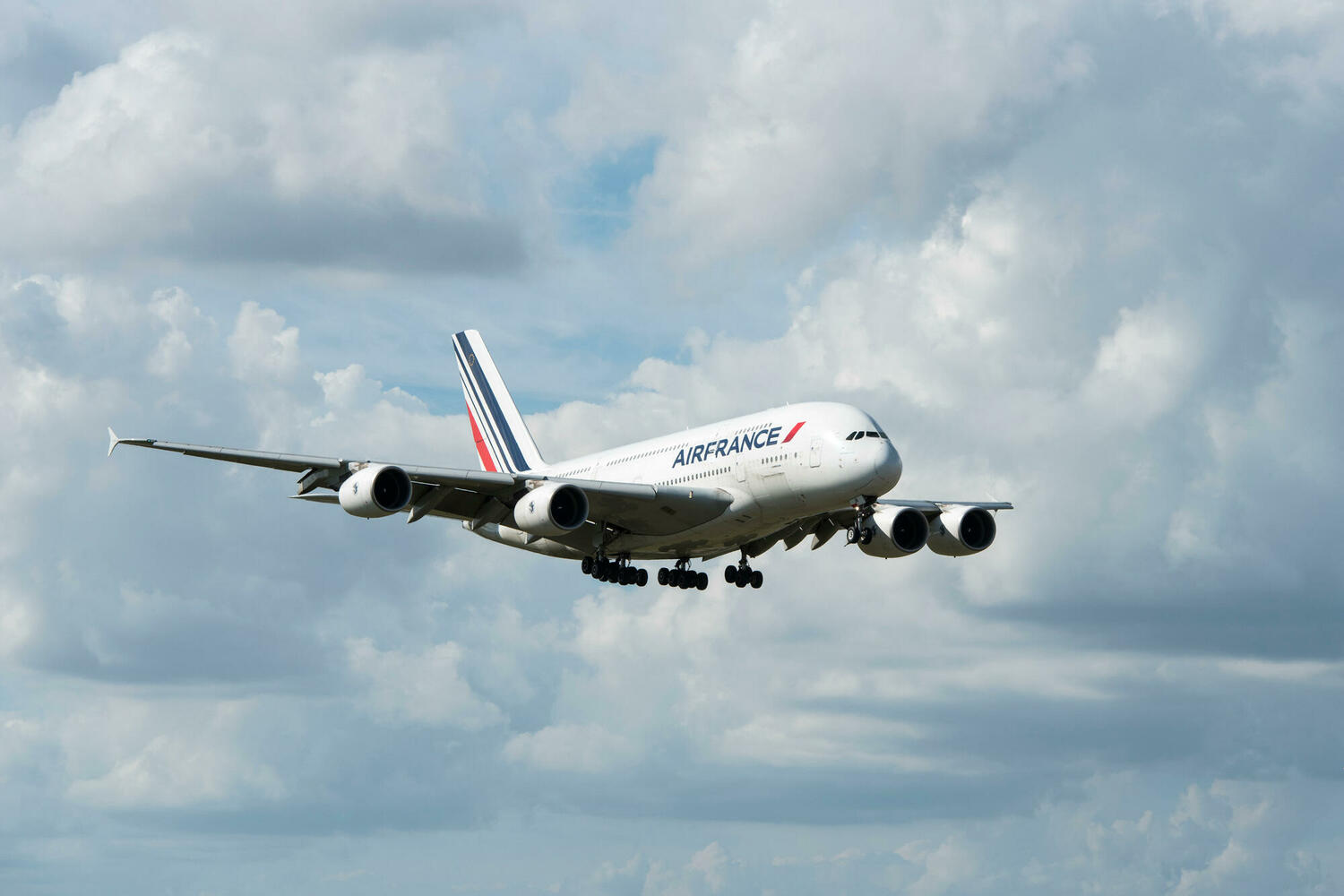 Самолет Air France чуть не разбился, потеряв управление на высоте 400 метров