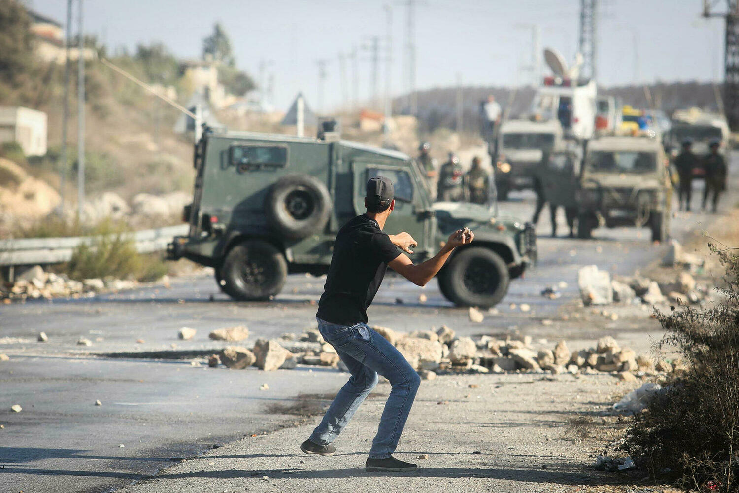 столкновения палестинцев и сил безопасности у въезда в поселение Бейт-Эль, 18 сентября 2015 г.