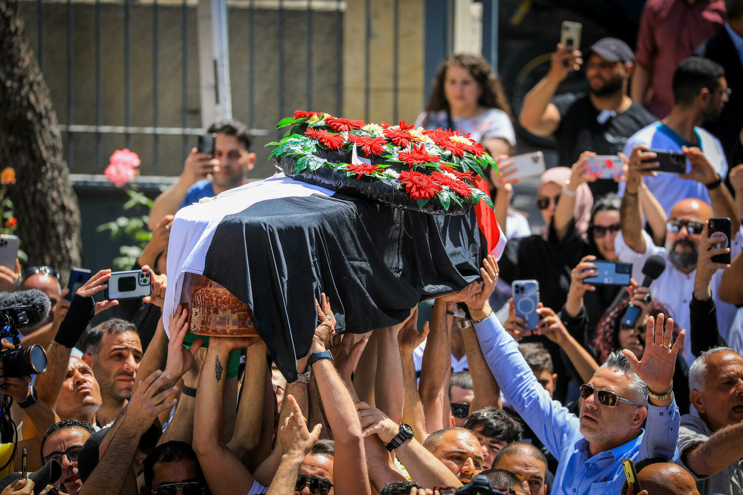 похороны Ширин Абу Акле в Рамалле, 12 мая