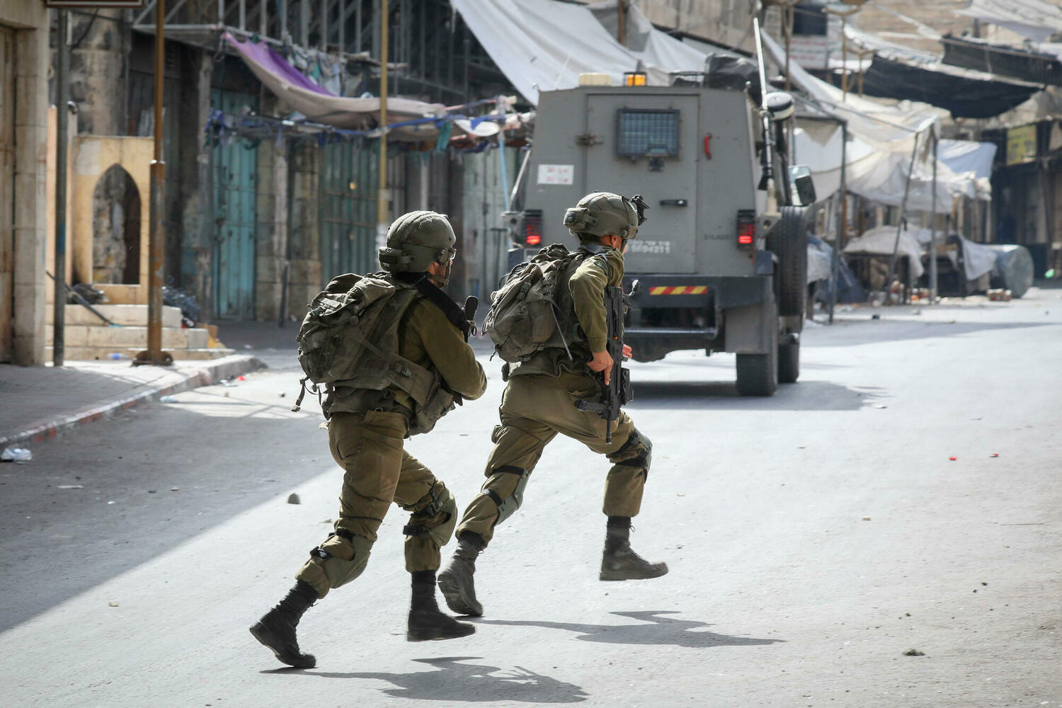 солдаты ЦАХАЛа в палестинском квартале