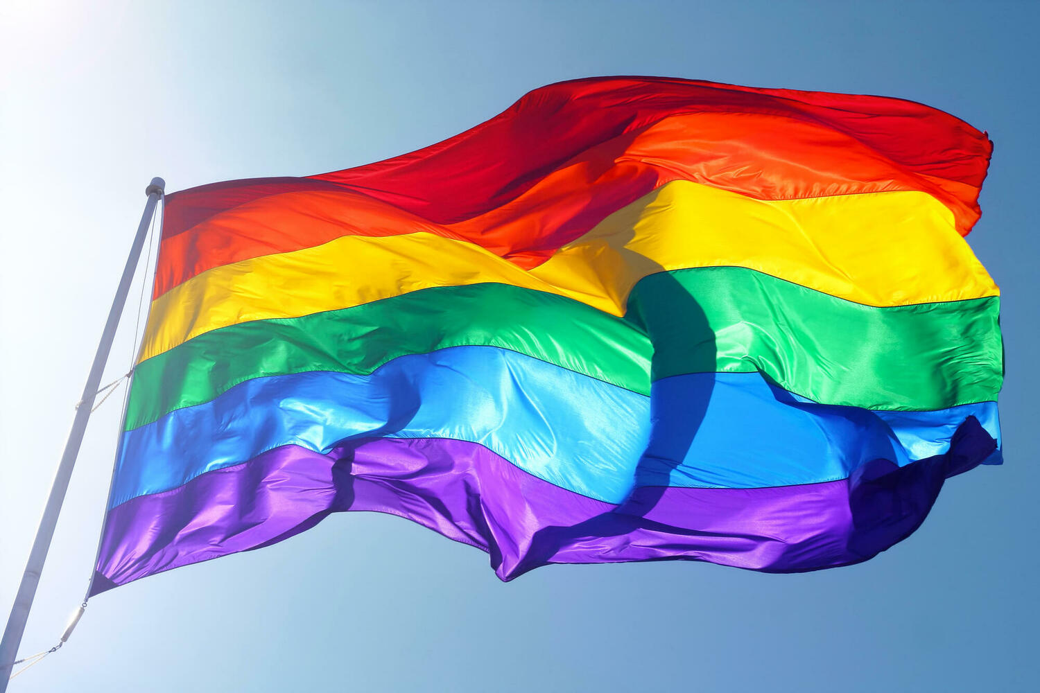 Скандал: офицер ЦАХАЛа сорвал радужный флаг «месяца гордости»