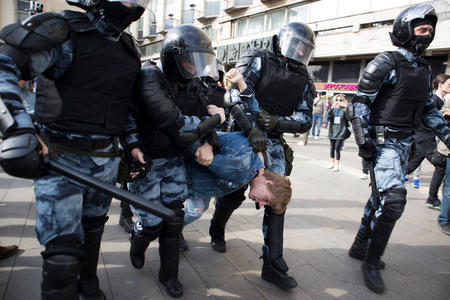 В Москве и Петербурге проходят многотысячные демонстрации в поддержку Навального