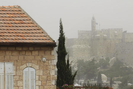 Министерство экологии призвало воздержаться от нагрузок: синайская пыль не дает дышать израильтянам
