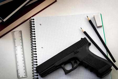 Массовая стрельба в казанской  школе: погибли 11 человек