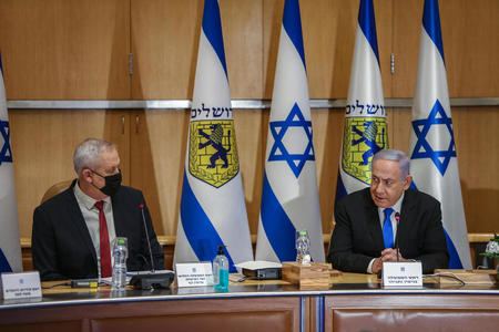 Ганц — Нетаньяху: вызывающие выступления наносят ущерб безопасности Израиля