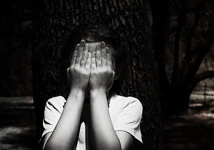 Чудовищное происшествие: несколько 12-летних мальчиков изнасиловали 11-летнюю девочку