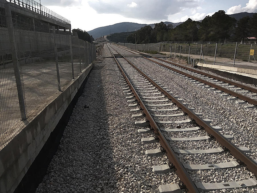 Железнодорожники угрожают прекратить движение поездов на двух ветках