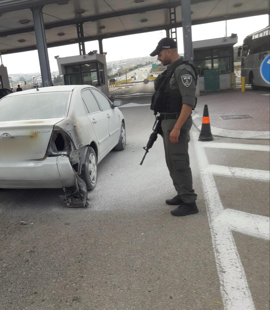 Машина загорелась на КПП «Офер» вблизи Иерусалима