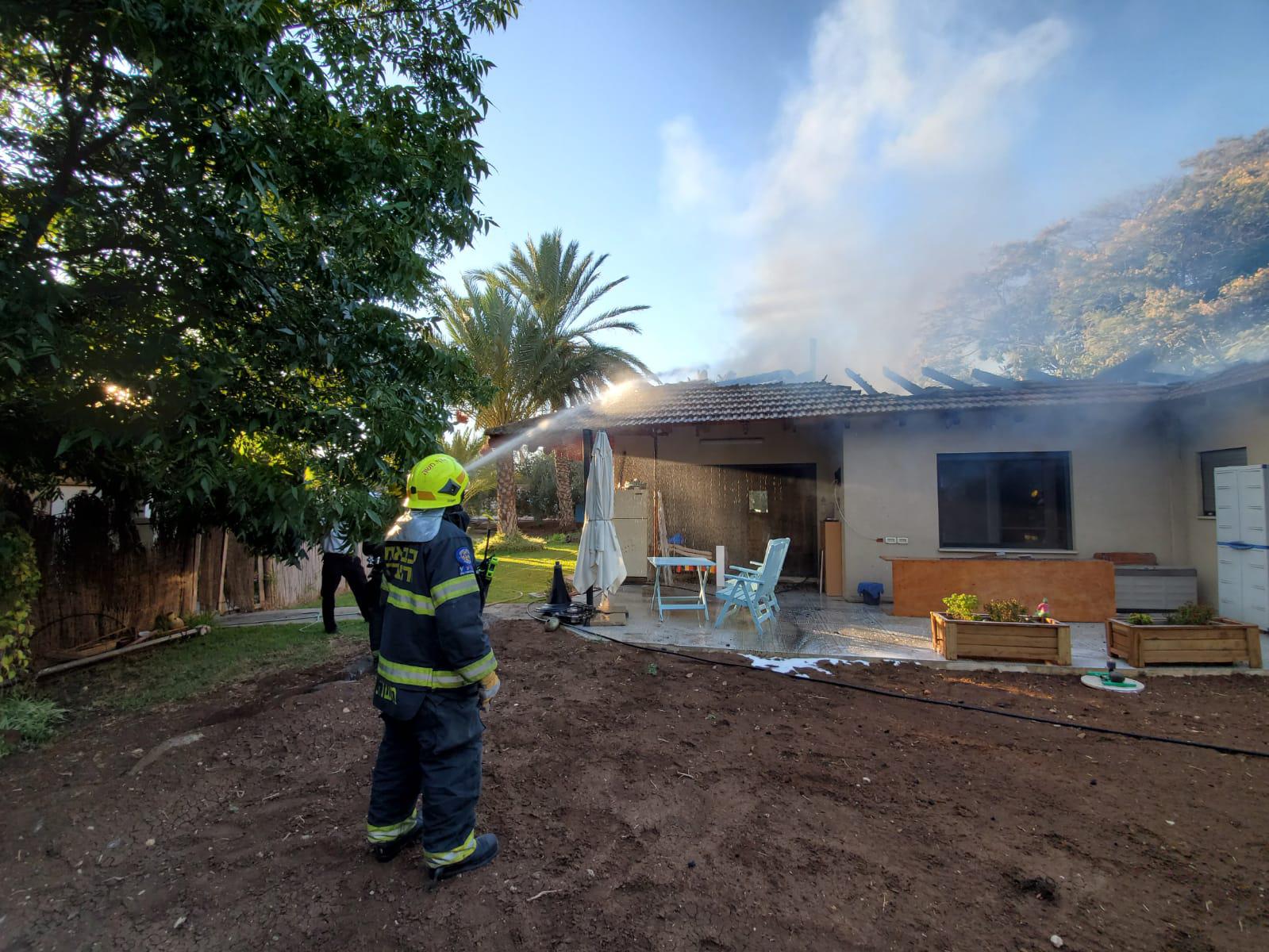 Пожар в Шдемот-Двора, сгорела крыша частного дома