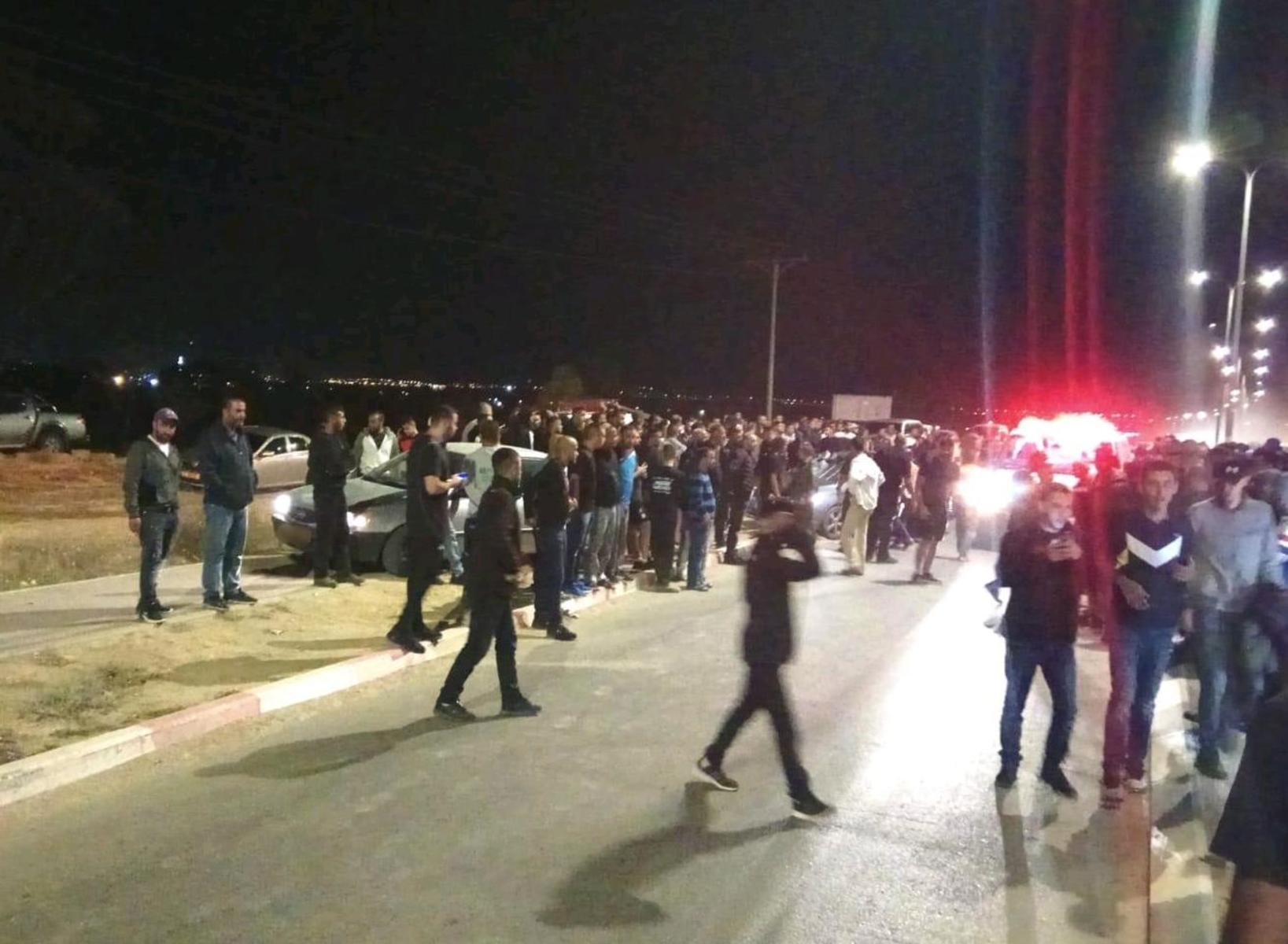 2 мужчин застрелены в автомобиле у выезда из Тель-Шевы